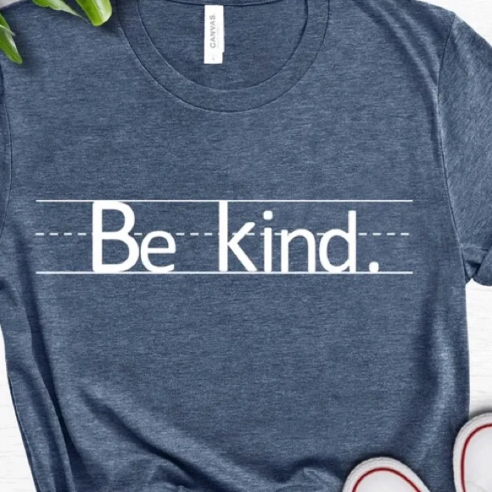 - BE Kind women's t-shirt - Picture 1 of 4